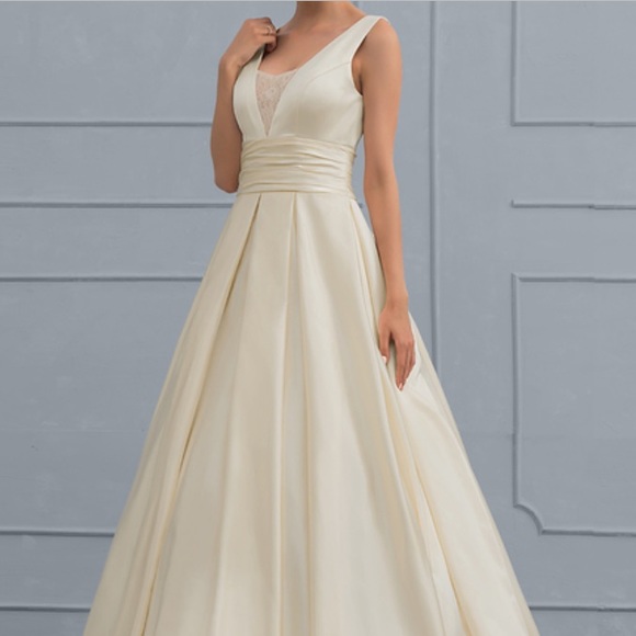 V neck classic satin ball gown a line white wedding dress - Picture 2 of 3